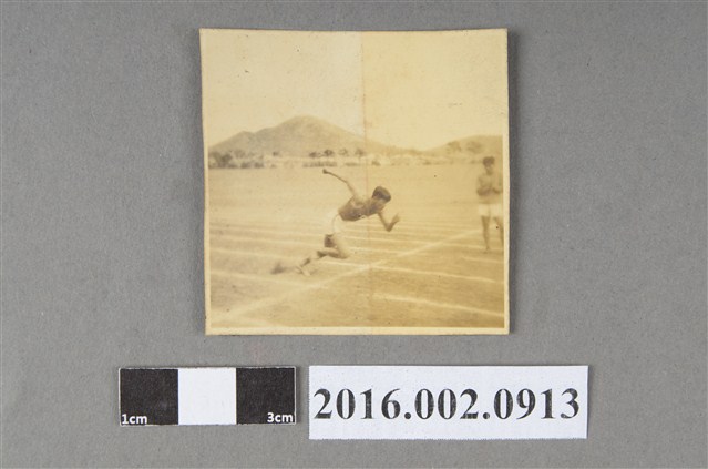 張星賢任職滿鐵時期於大連運動場 (共2張)