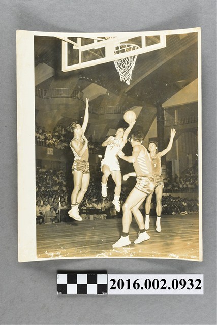 第三屆亞洲運動大會於日本東京舉行的男子籃球競賽–台灣對日本隊 (共2張)