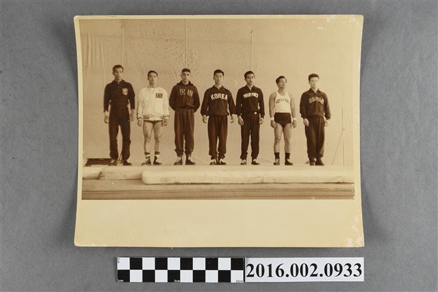 第三屆亞洲運動大會於日本東京舉行的七個國家選手合影 (共3張)