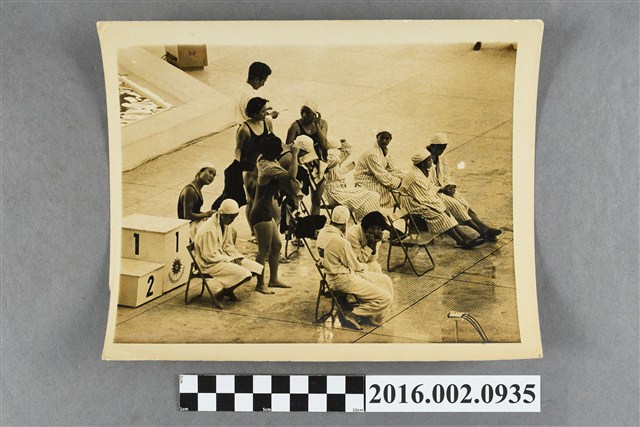 第三屆亞洲運動大會於日本東京舉行的女子四百公尺游泳競賽 (共2張)