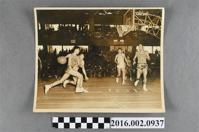 第三屆亞洲運動大會於日本東京舉行的男子籃球競賽–台灣隊 (共2張)