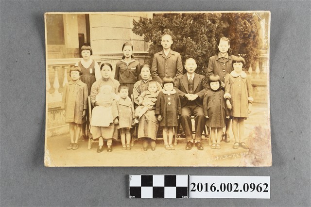 張星賢之表堂姊夫婦全家合照 (共3張)