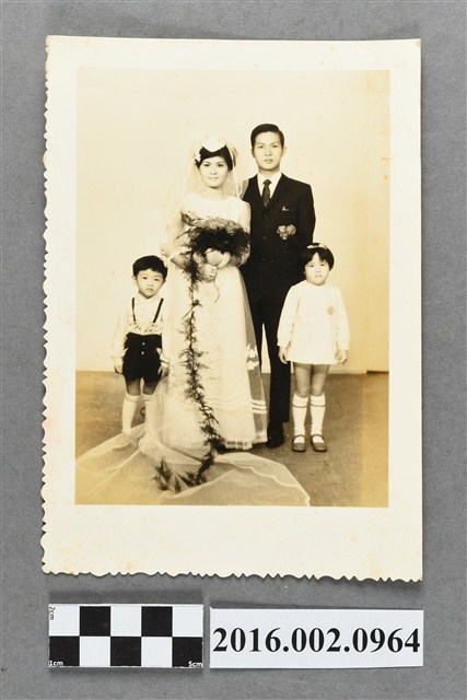 張星賢之堂姐結婚合照 (共2張)