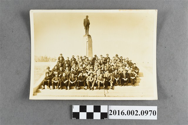 張星賢任職滿鐵時期與同事合照 (共2張)