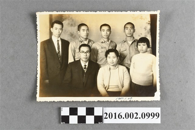 張星賢全家於台北合照 (共2張)