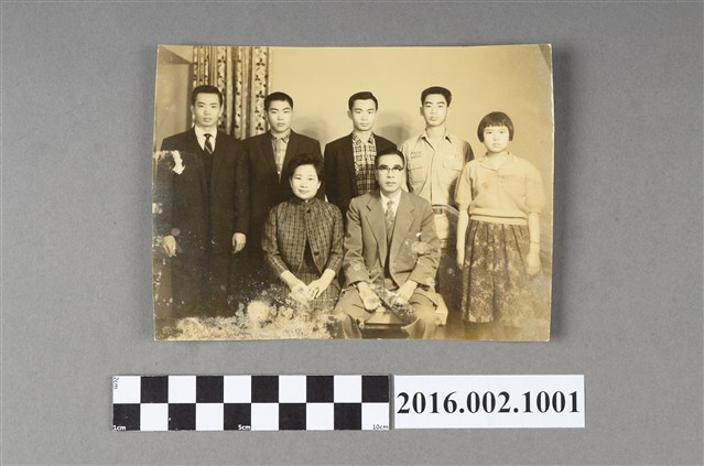 張星賢全家於台北合照 (共2張)