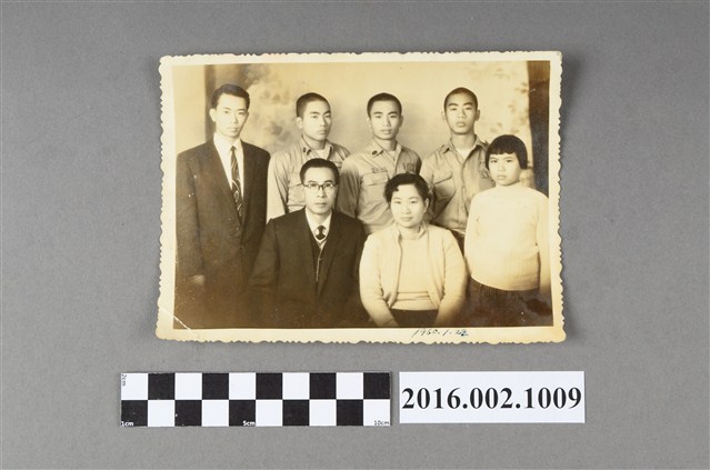 張星賢全家於台北合照 (共2張)