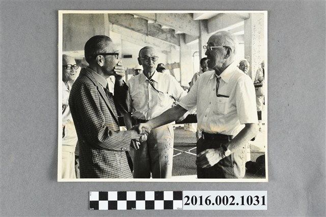 張星賢與織田幹雄、南部忠平等人參加日本田徑名人大會於沖繩合照 (共2張)