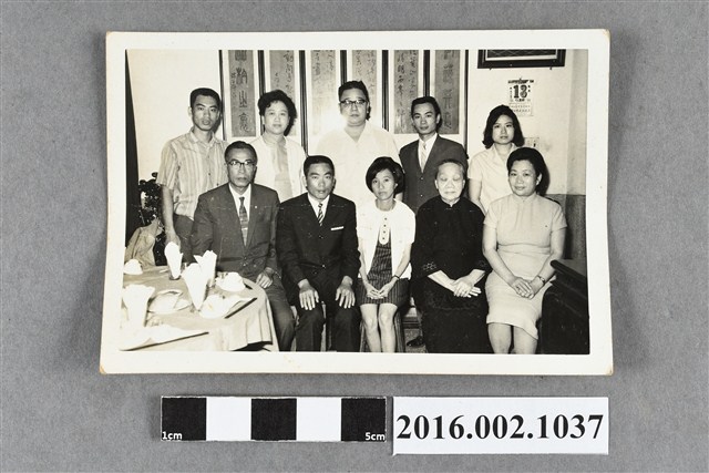 張星賢夫婦於二子訂婚合照 (共2張)