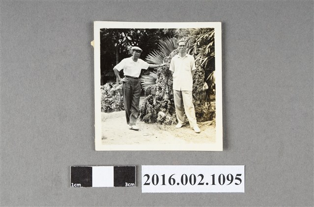 張星賢任職合作金庫時期與友人於恆春合照 (共2張)