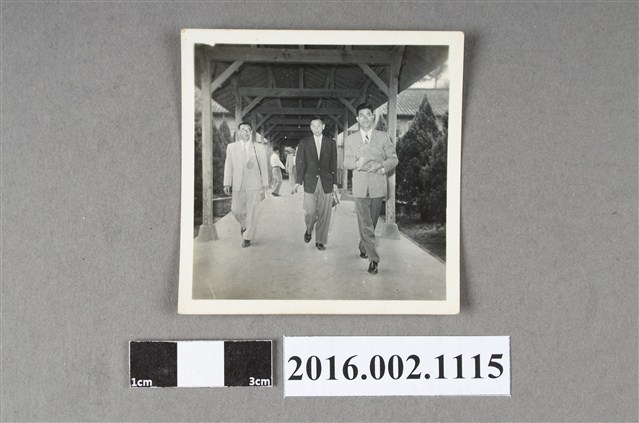 張星賢與織田幹雄、廖漢水等人環島參訪於台南聽水廳（縣政府招待所）合照 (共2張)