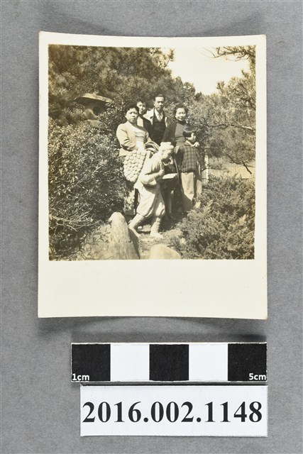 張星賢夫婦與女兒、合作金庫同仁等出遊合照 (共2張)