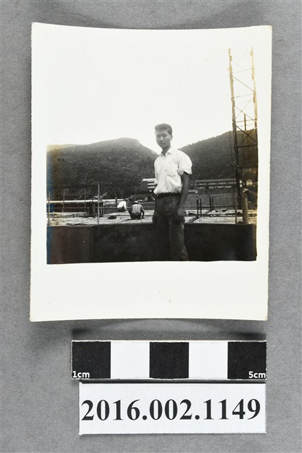 鄭新合之堂弟於埔里自宅獨照 (共2張)