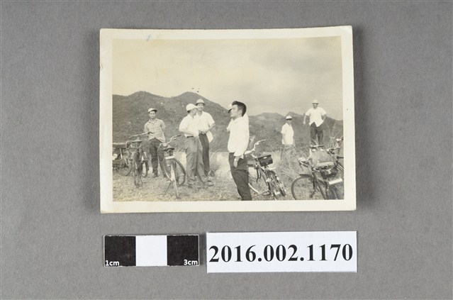 張星賢之合作金庫同仁周朝全與黃江泉、林蒼梧等人出遊合照 (共2張)