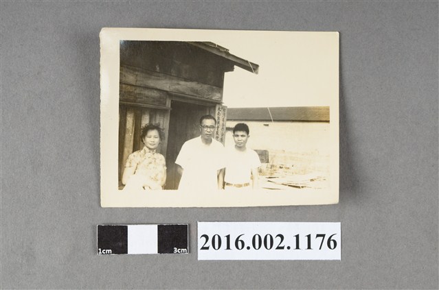 張星賢夫婦與合庫同仁於台灣省合作金庫支庫大南澳興業股份有限公司合照 (共2張)