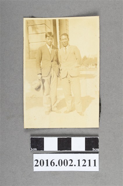 張星賢就讀早稻田大學時期利用寒假回台擔任巡迴教練與早川先生於台中合照 (共2張)