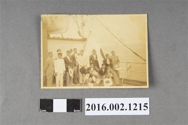 日本奧運代表團搭乘「龍田丸」客輪前往美國參加第十屆洛杉磯奧運 (共2張)