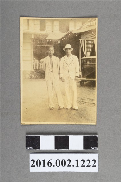 張星賢代表日本參加「第十屆遠東大會」與隊友於菲律賓馬尼拉市合照 (共2張)