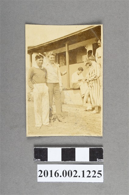 日籍與外籍奧運代表選手於第十屆洛杉磯奧運選手村合照 (共2張)