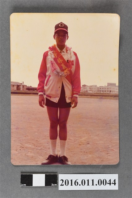 少棒賽奪冠回台後林義雄之照片 (共2張)