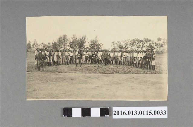 嘉農學生持槍互相對練照 (共3張)