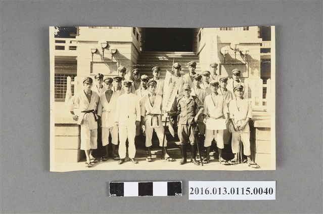 陳文炎與柔道部部員合照 (共3張)