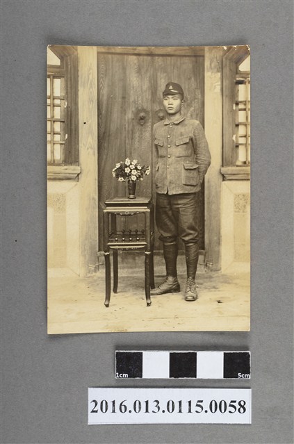 陳文炎著嘉農校服獨照 (共3張)