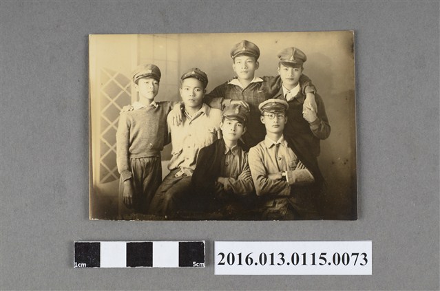 陳文炎與嘉農同學合拍沙龍照 (共3張)