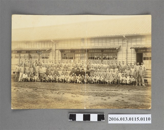 嘉農學生與教師團體合照                                                    (共2張)