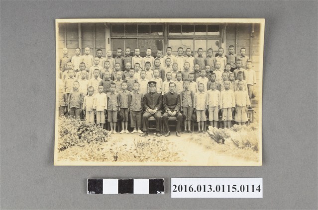 教師與學生們團體合照 (共2張)