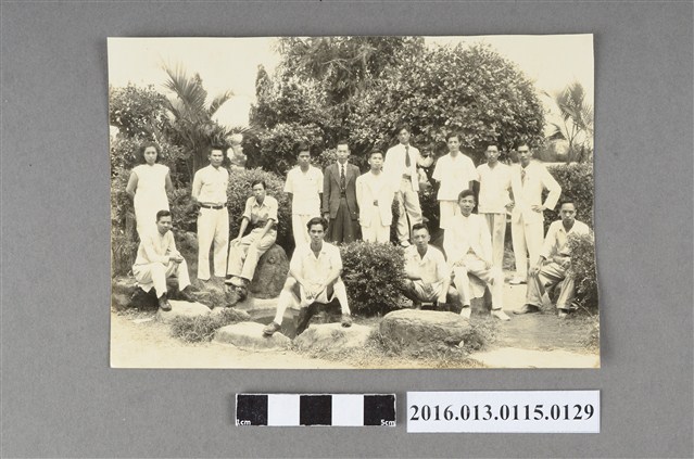 陳文炎與虎農教職員合照 (共2張)
