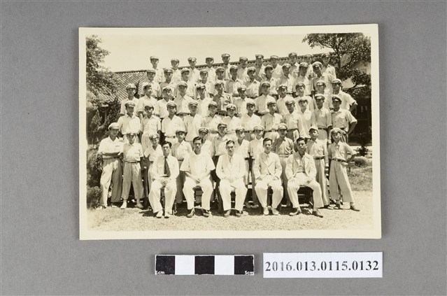 陳文炎與虎農學生團體合照 (共2張)