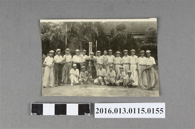 虎農學生進行測量課程合照 (共2張)