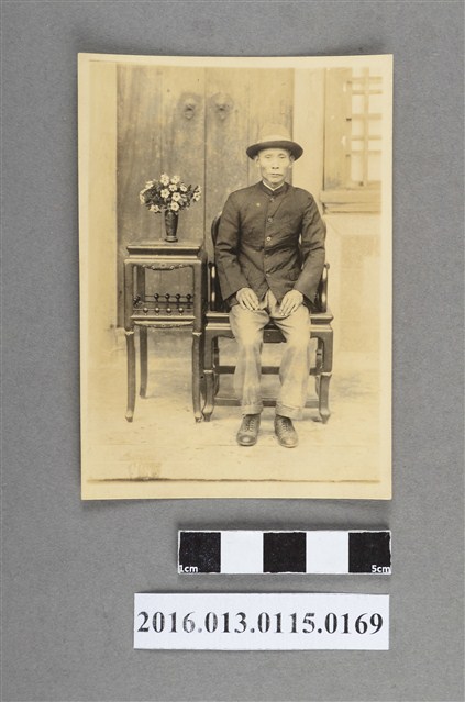 陳文炎父親陳麟獨照 (共2張)