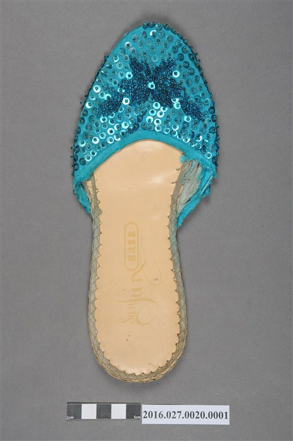 生生皮鞋製綴藍色珠花皮拖鞋左鞋 (共3張)