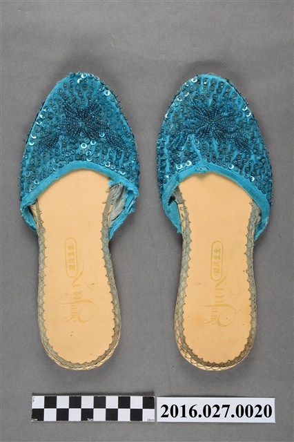 生生皮鞋製綴藍色珠花皮拖鞋 (共3張)