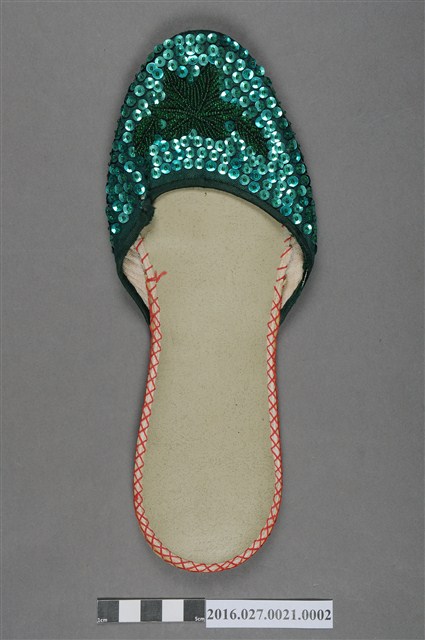 綴綠色珠花皮拖鞋右鞋 (共3張)