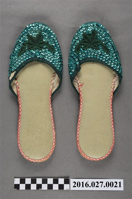 綴綠色珠花皮拖鞋 (共3張)