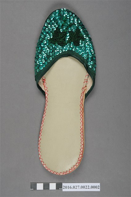 綴綠色珠花皮拖鞋右鞋 (共3張)