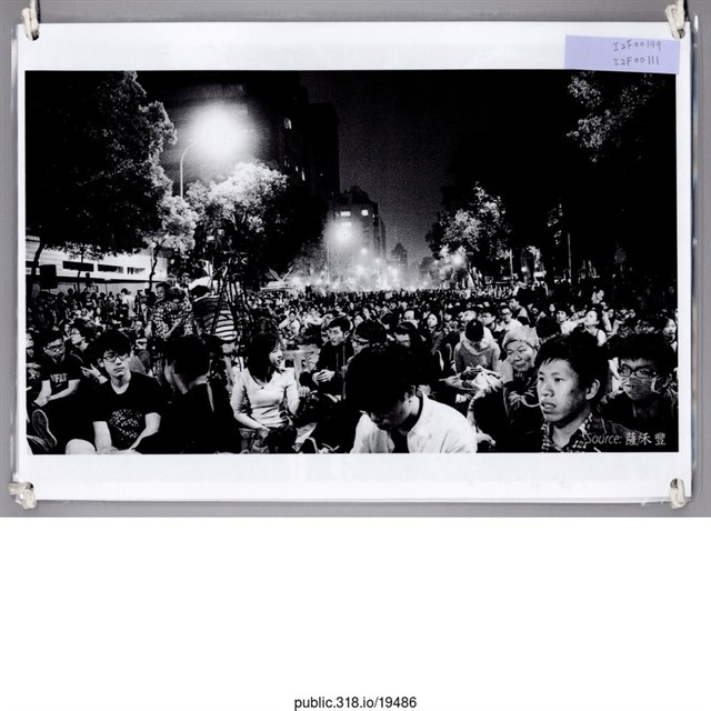 民眾黑白照片  (共1張)