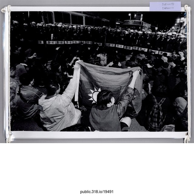 民眾黑白照片  (共1張)