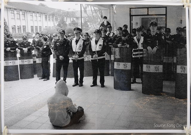 警民黑白照片  (共1張)