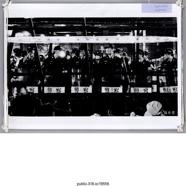 警察黑白照片  (共2張)