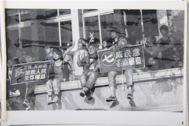 「七成民意」黑白照片 (共1張)