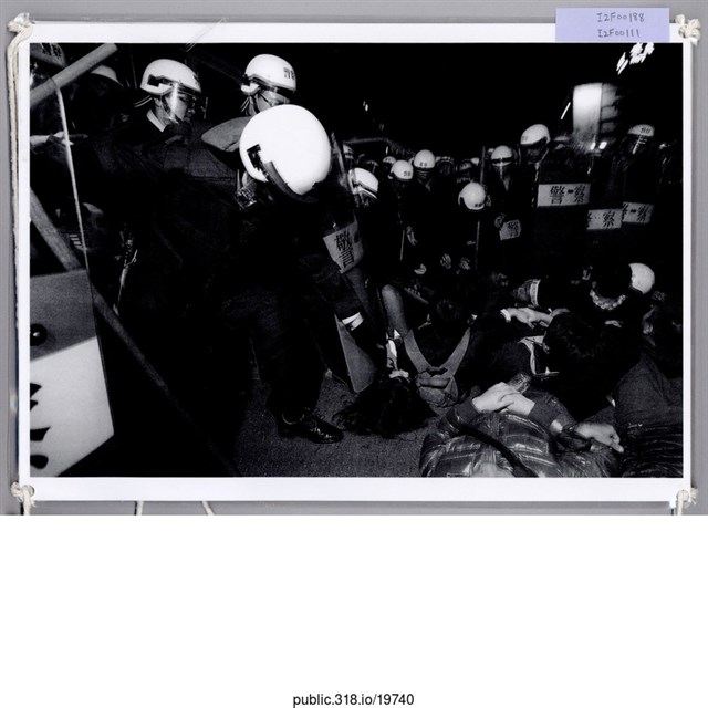 警民黑白照片  (共1張)