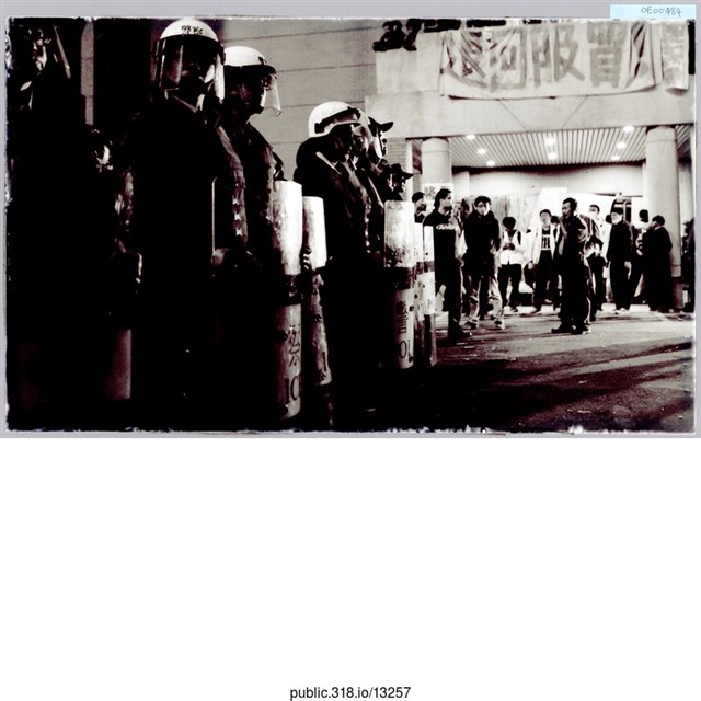 鎮暴警察海報  (共1張)