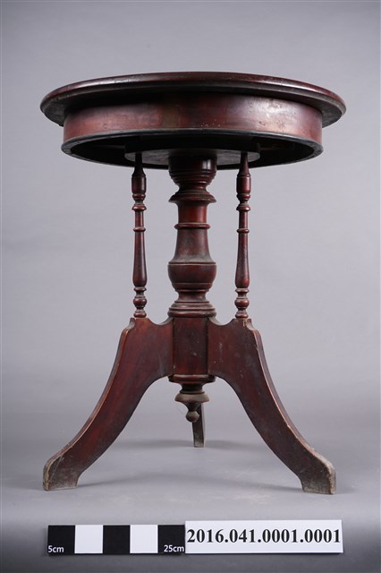 鑲彩色磁磚小圓桌 (共10張)