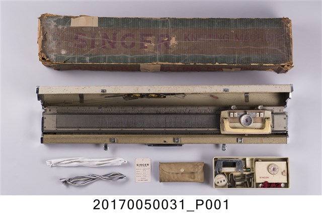 勝家model 555針織機及其附件 (共8張)