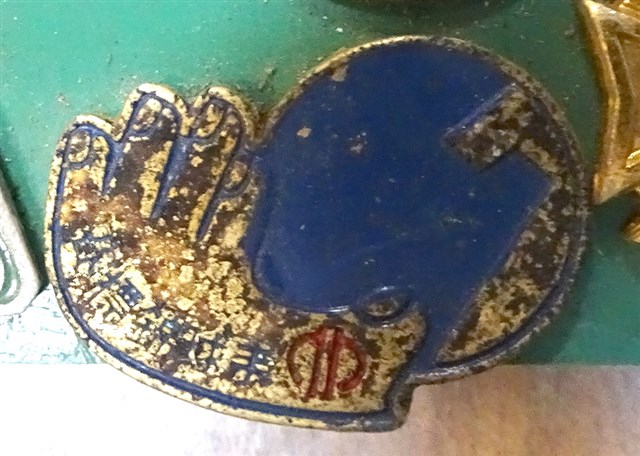 國小手球錦標賽紀念章 (共4張)