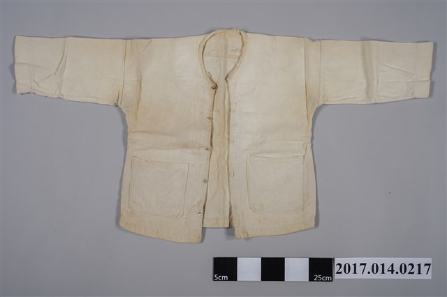 幼兒白色圓領長袖外套 (共2張)